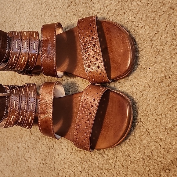 Bed Stu Artemis Tan Rustic Sandals - Picture 2 of 16
